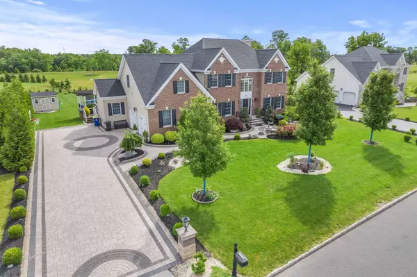 32 Lucas Dr, Hillsborough, NJ 08844