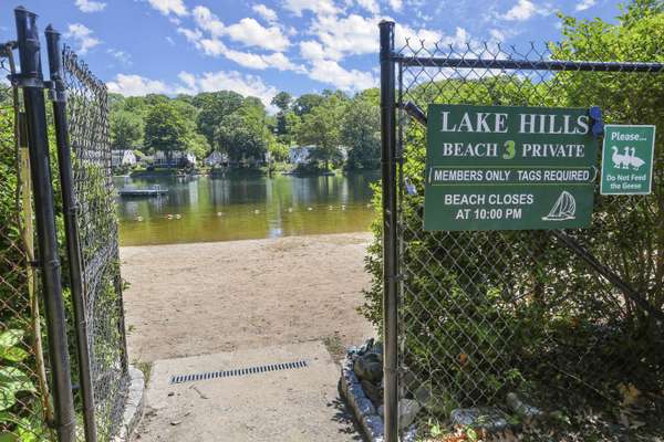 722 Mountain Laurel Rd, Fairfield, CT 06824