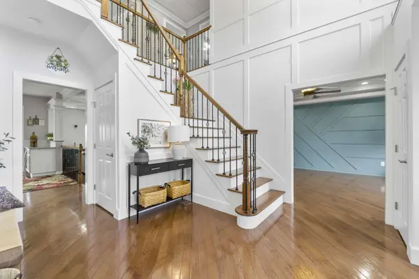 32 Lucas Dr, Hillsborough, NJ 08844