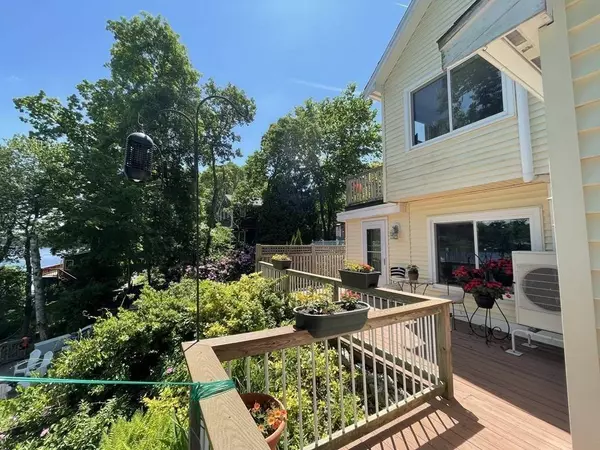 18 Taylor St, Georgetown, MA 01833