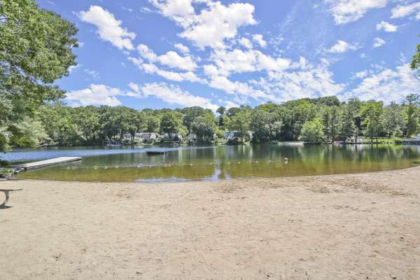 722 Mountain Laurel Rd, Fairfield, CT 06824