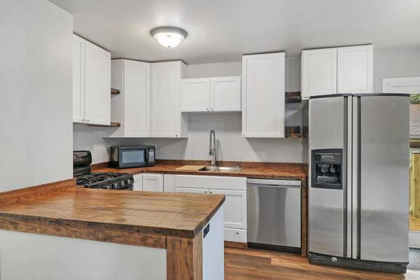 38207 N 3rd AVE, Spring Grove, IL 60081