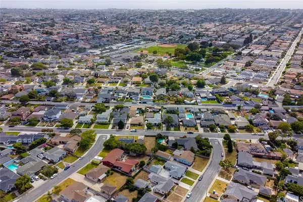 2405 Hawkins AVE, Redondo Beach, CA 90278