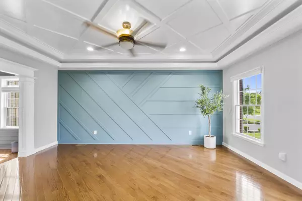 32 Lucas Dr, Hillsborough, NJ 08844