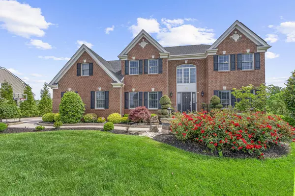 32 Lucas Dr, Hillsborough, NJ 08844