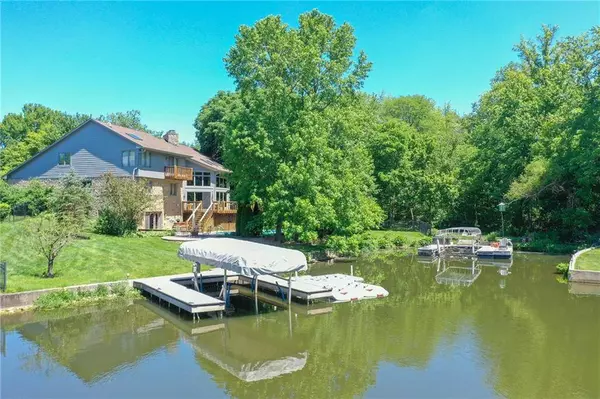 9715 GULFSTREAM DR, Fishers, IN 46037