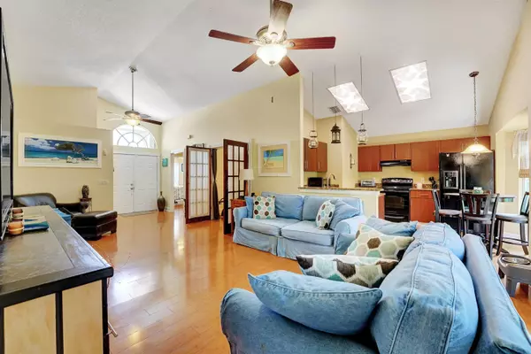 15 Meadows Park LN, Boynton Beach, FL 33436