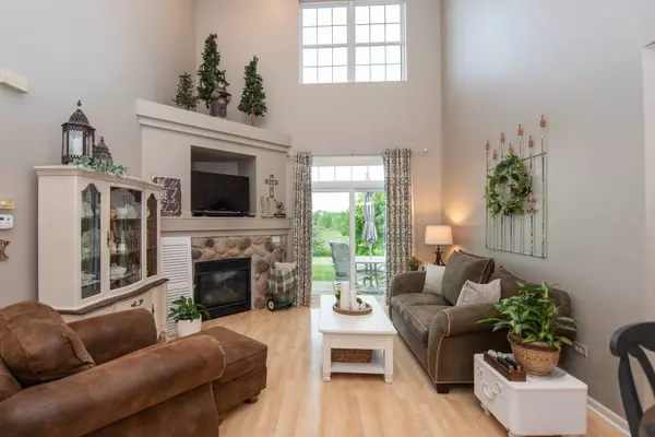 536 Pinebrook DR, Bolingbrook, IL 60490