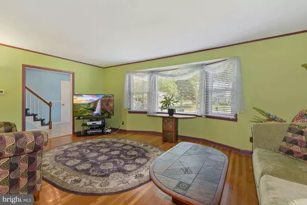 589 CLINTON CT, Mount Laurel, NJ 08054