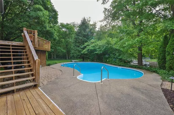 9715 GULFSTREAM DR, Fishers, IN 46037