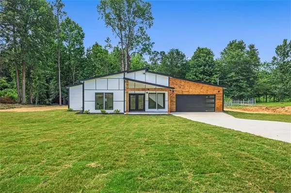 90 Mckown RD, Fayetteville, GA 30214