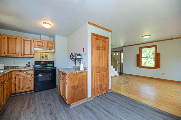 946 Nh Route 132 N, New Hampton, NH 03256