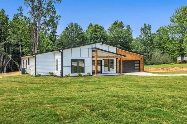 90 Mckown RD, Fayetteville, GA 30214