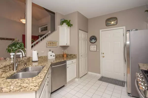 536 Pinebrook DR, Bolingbrook, IL 60490