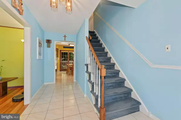 589 CLINTON CT, Mount Laurel, NJ 08054