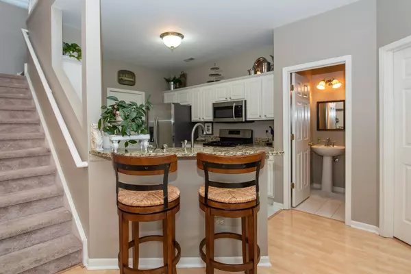 536 Pinebrook DR, Bolingbrook, IL 60490