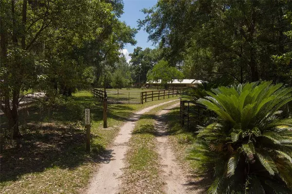 9215 SE COUNTY ROAD 2082, Gainesville, FL 32641