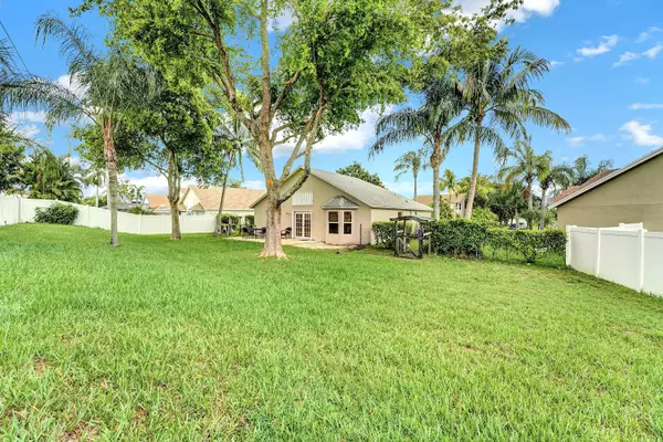 15 Meadows Park LN, Boynton Beach, FL 33436