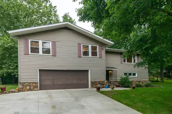 1820 W Valley View Drive, Ellettsville, IN 47429-9487