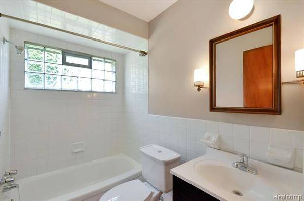 22517 Raymond Street, St. Clair Shores, MI 48082