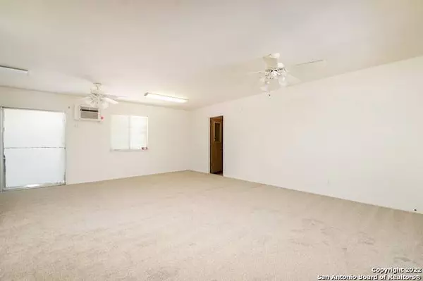 190 BROOKSHIRE DR, San Antonio, TX 78227