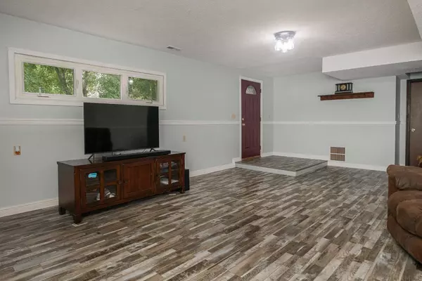 1820 W Valley View Drive, Ellettsville, IN 47429-9487