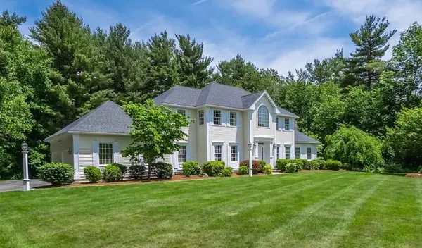 17 Somerset Dr, Andover, MA 01810