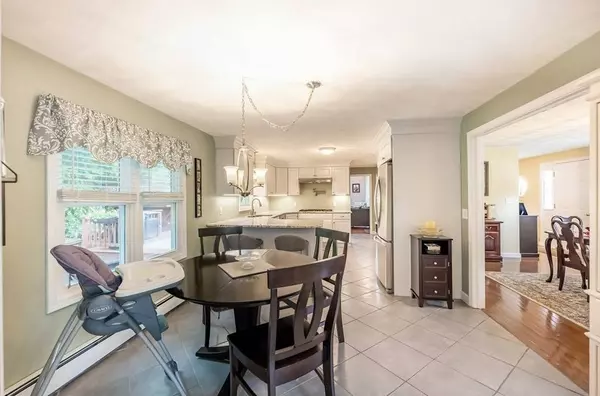 2 Pheasant Hill Ln, Methuen, MA 01844