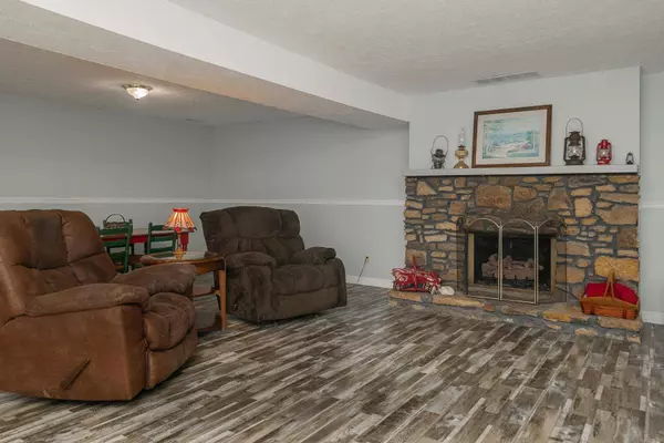 1820 W Valley View Drive, Ellettsville, IN 47429-9487