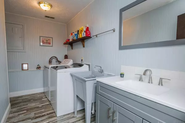 1820 W Valley View Drive, Ellettsville, IN 47429-9487