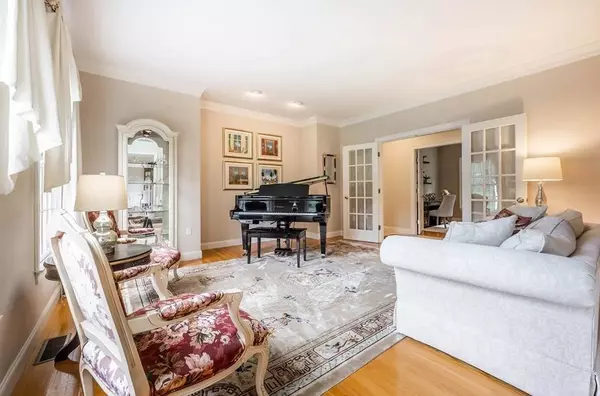 17 Somerset Dr, Andover, MA 01810