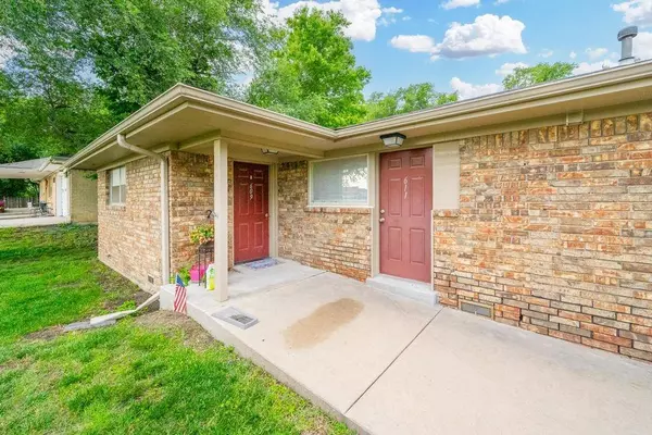 615 N Andover Rd, Andover, KS 67002