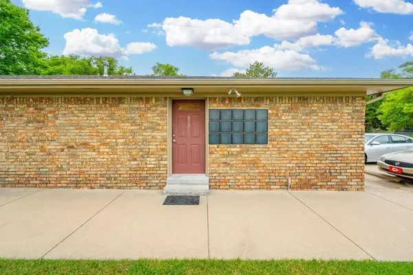 615 N Andover Rd, Andover, KS 67002