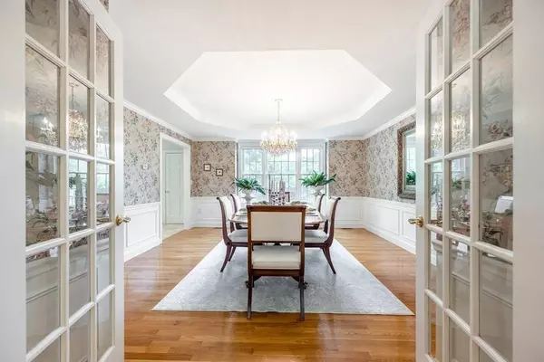 8 Farnham Cir, Andover, MA 01810