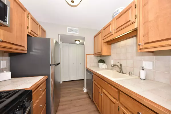 11946 W Mill Rd Unit 19, Milwaukee, WI 53225
