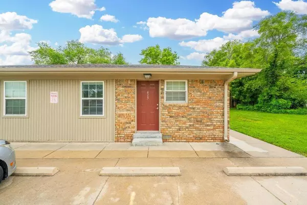 615 N Andover Rd, Andover, KS 67002