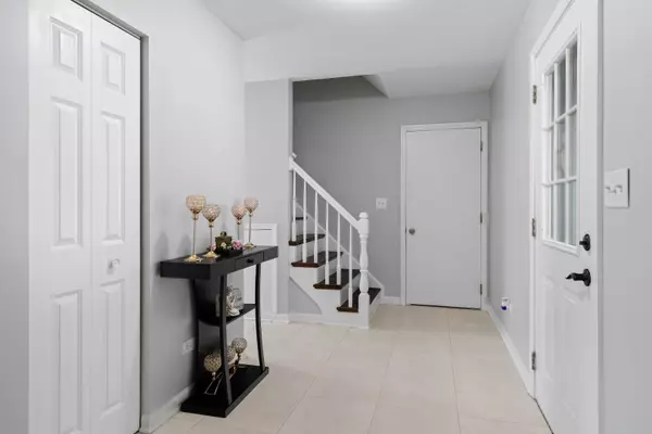 313 Richard CT, Vernon Hills, IL 60061