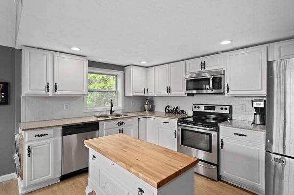 4 Andzac Way, Plymouth, MA 02360