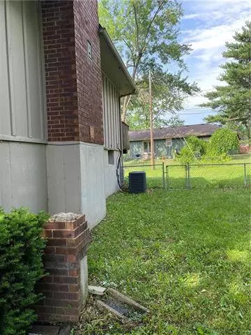 307 SW 6th Street TER, Blue Springs, MO 64014