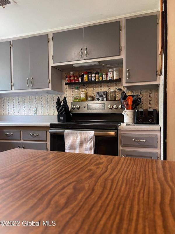 138 Log City  RD, Amsterdam, NY 12010