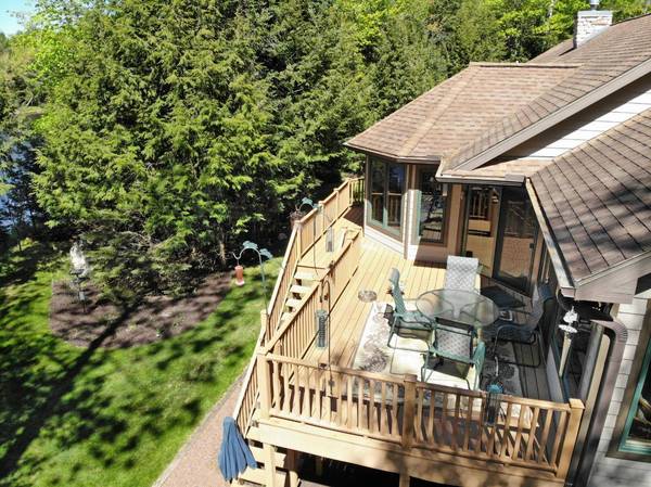 6621 EAGLESHAM RD, Three Lakes, WI 54562