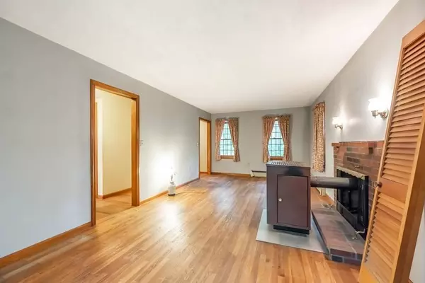 91 Farnum St, North Andover, MA 01845