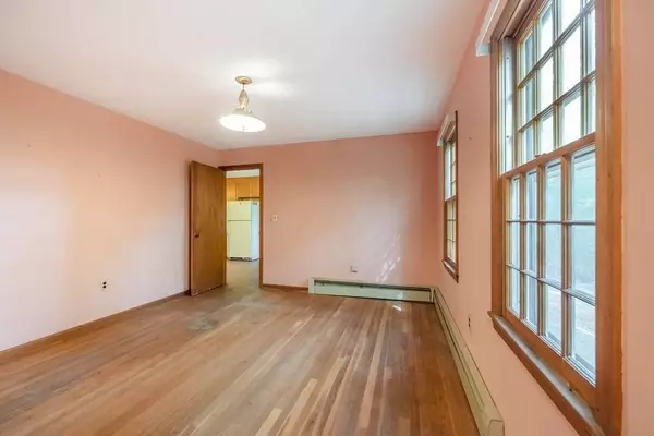 91 Farnum St, North Andover, MA 01845