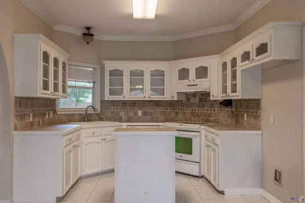 17160 FOUNTAINBLEAU DR, Prairieville, LA 70769