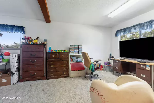 1305 Adams Ave, Toppenish, WA 98948