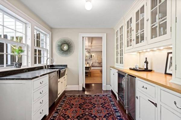 143 Grapevine Rd, Wenham, MA 01984