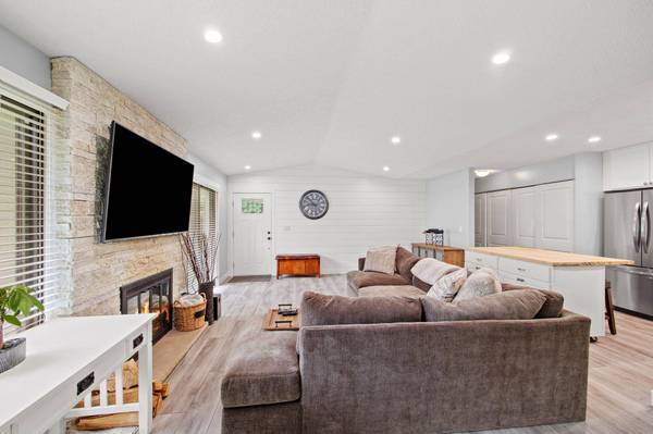 9608 Cimarron TRL, Minnetonka, MN 55305