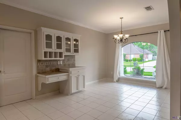 17160 FOUNTAINBLEAU DR, Prairieville, LA 70769