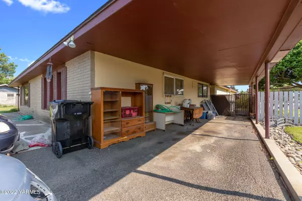 1305 Adams Ave, Toppenish, WA 98948