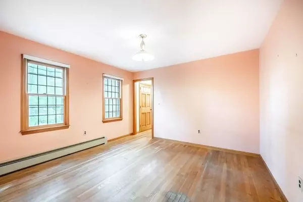 91 Farnum St, North Andover, MA 01845